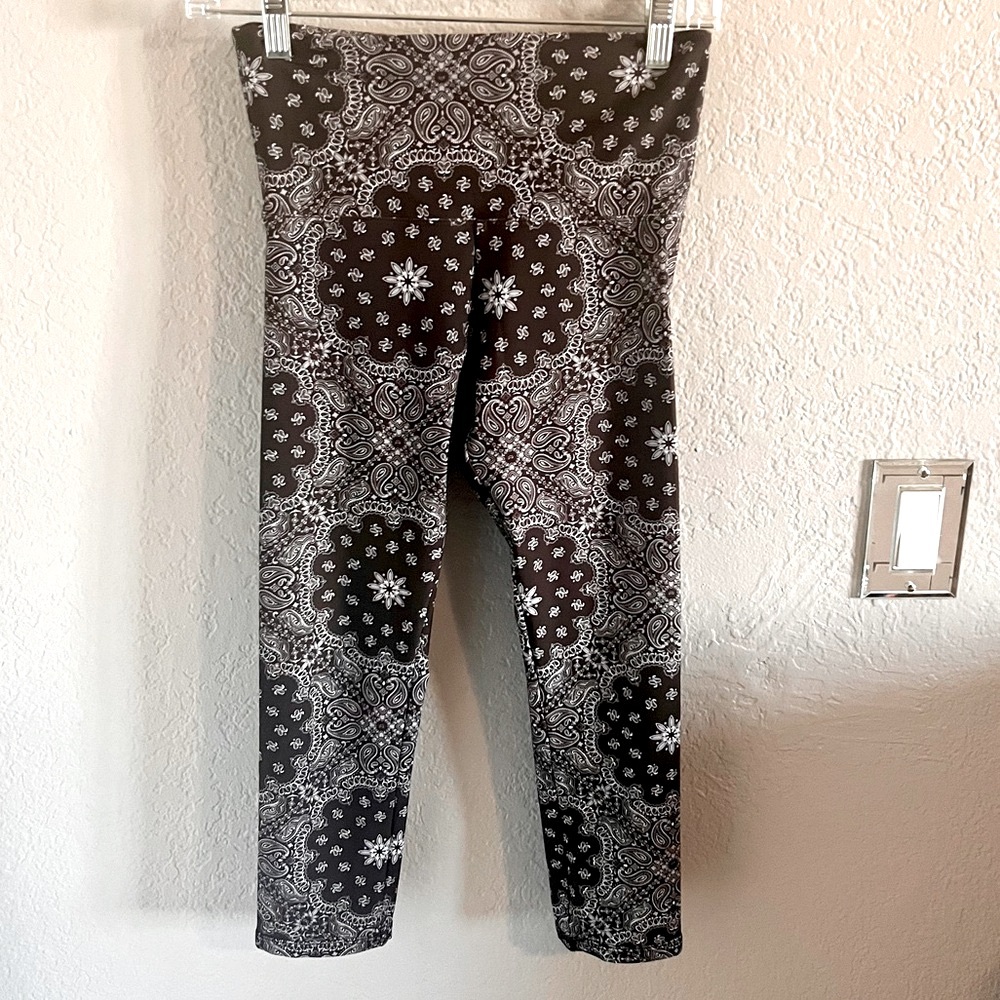 Lorna Jane Bandana Paisley Print Leggings